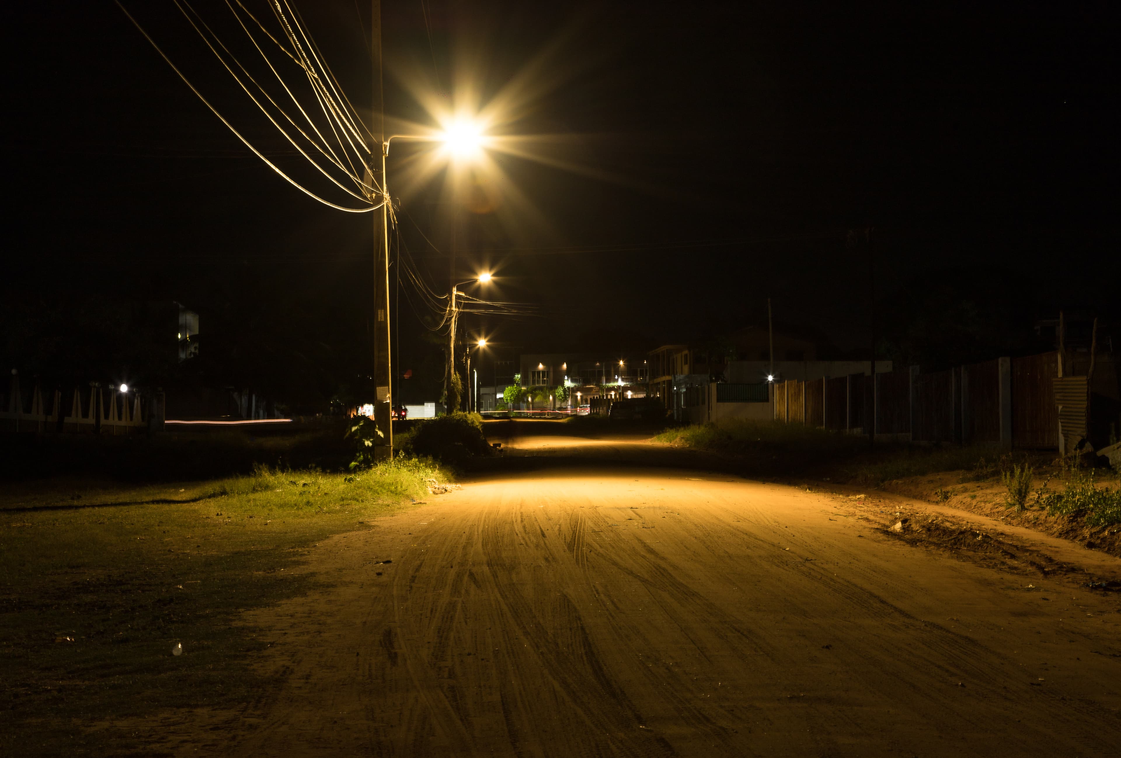 Iluminação pública nos Bairros próximos de Alto Gingone, Mahate e Muxara (Outubro, 2028).