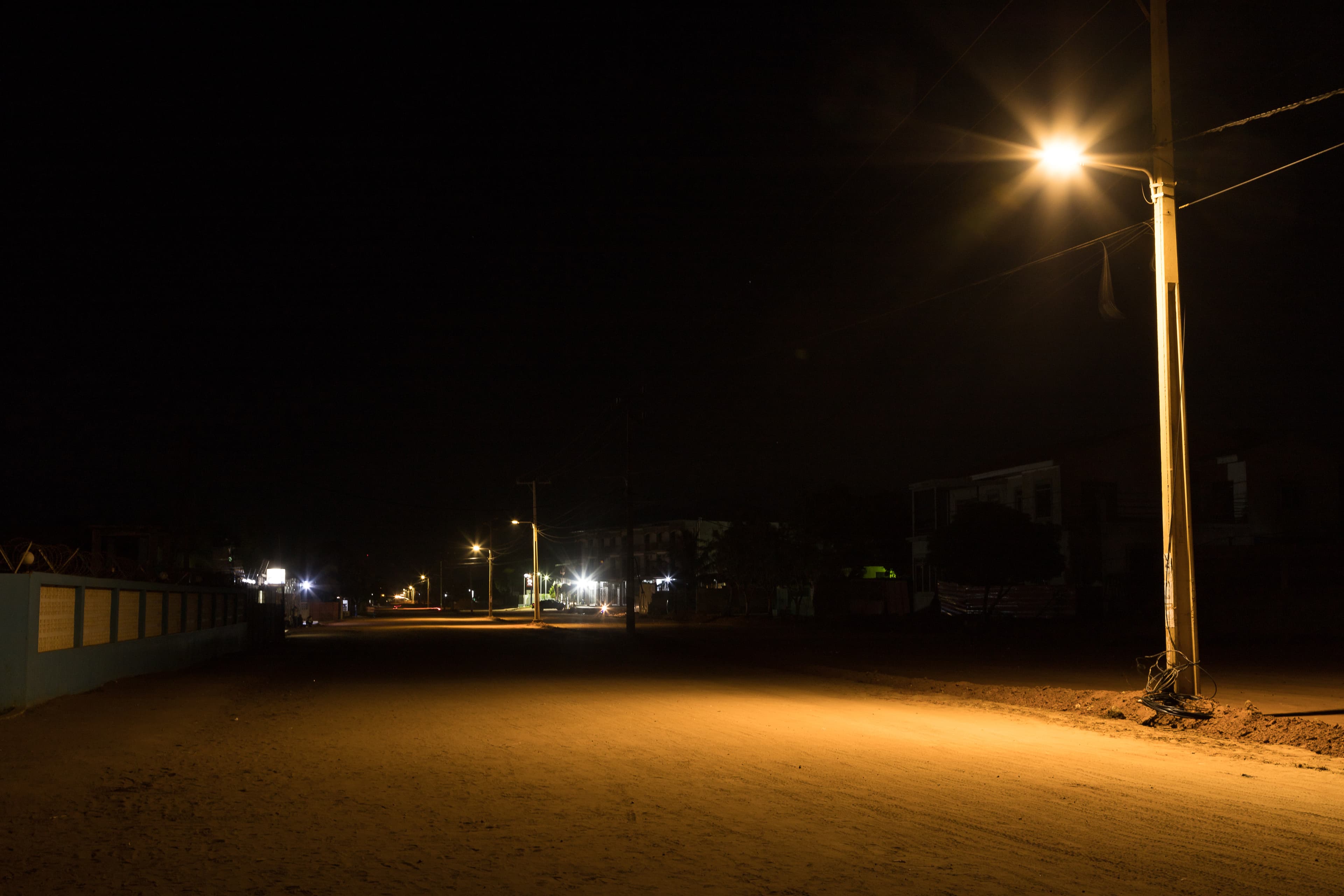 Iluminação pública nos Bairros próximos de Alto Gingone, Mahate e Muxara (Outubro, 2028).